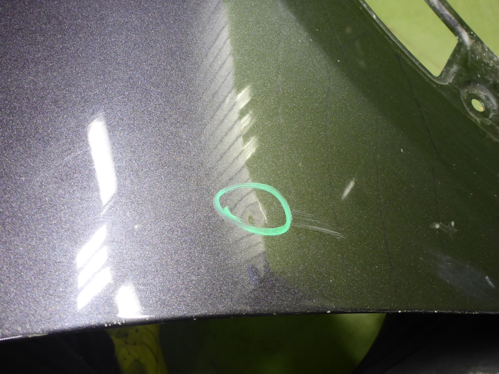 Крыло переднее правое