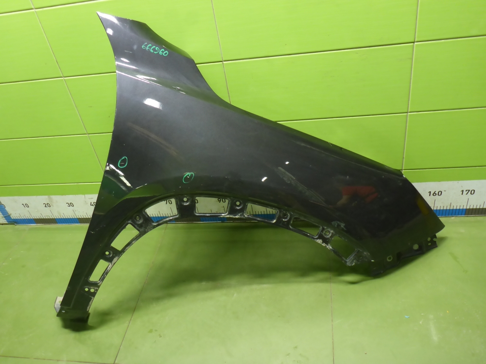 Крыло переднее правое