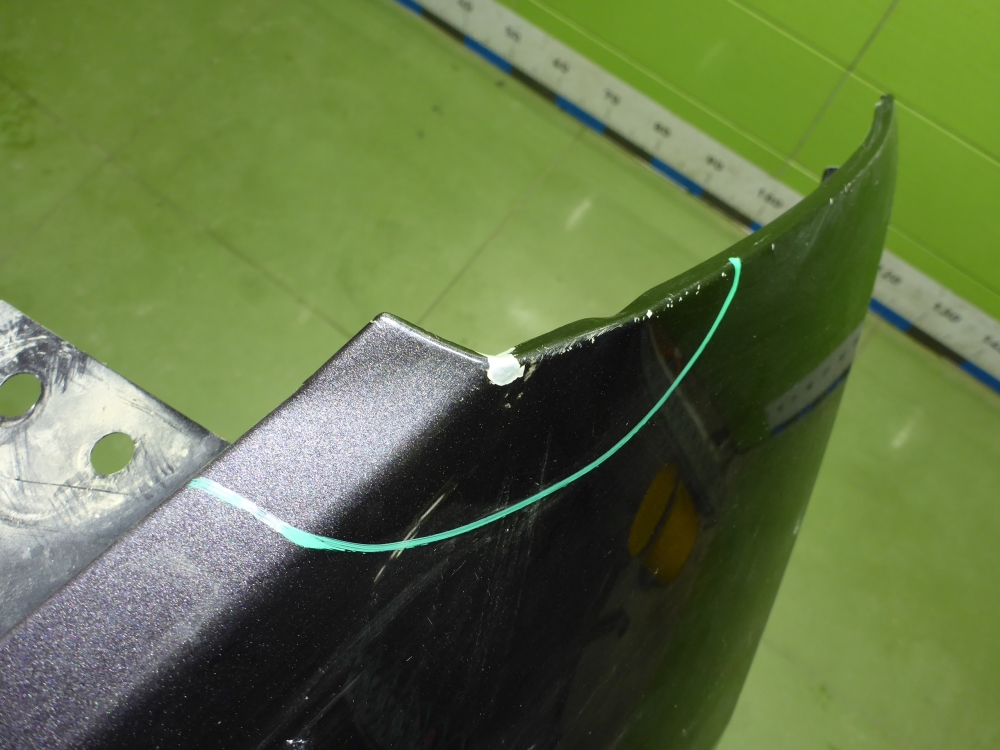 Крыло переднее правое