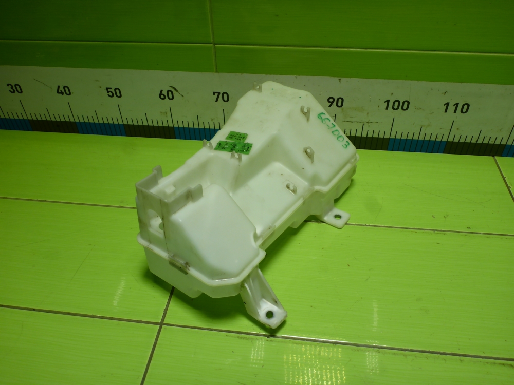 Бачок омывателя лобового стекла