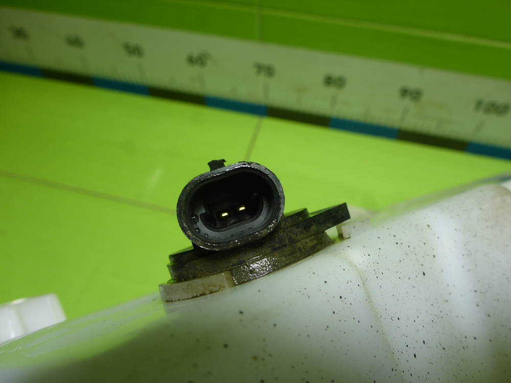 Бачок омывателя лобового стекла