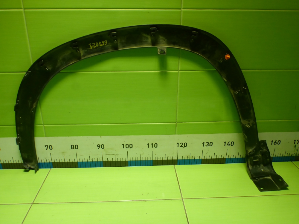 Накладка переднего крыла правого