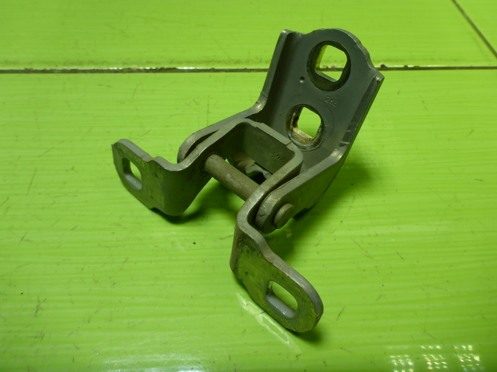 Петля двери задней правой верхняя