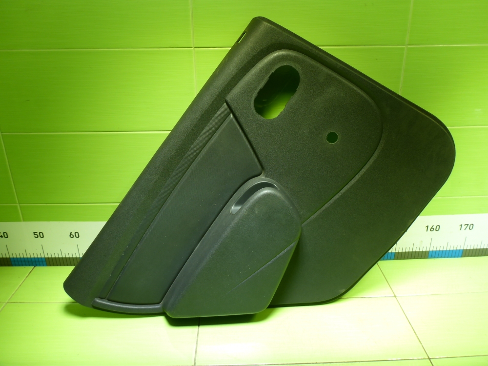 Обшивка двери задней левой