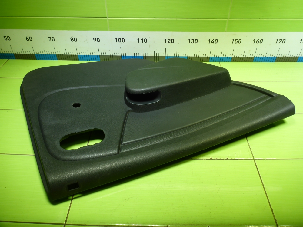 Обшивка двери задней левой