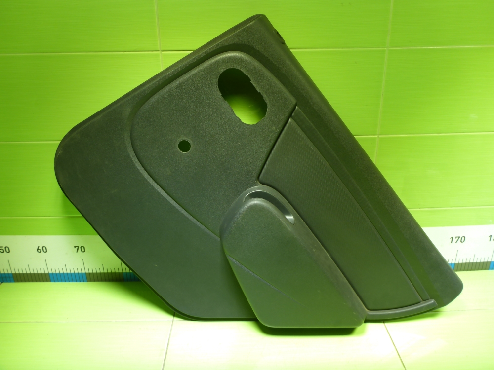 Обшивка двери задней правой