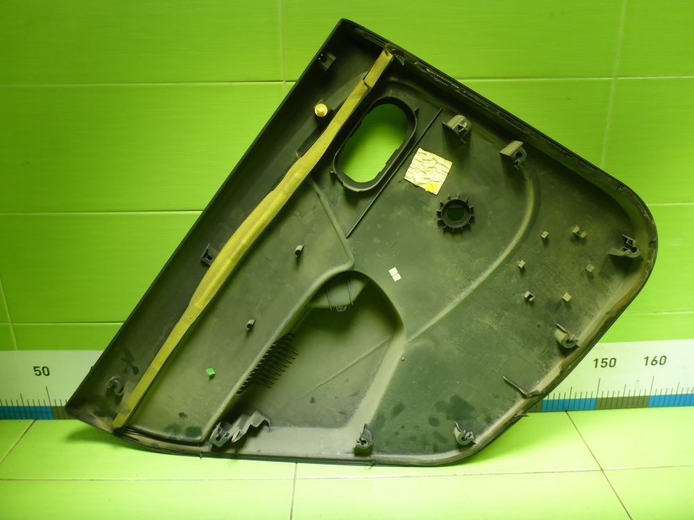 Обшивка двери задней правой