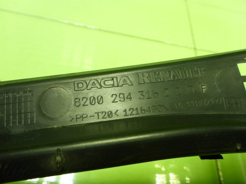 Решетка стеклоочистителей (Жабо)