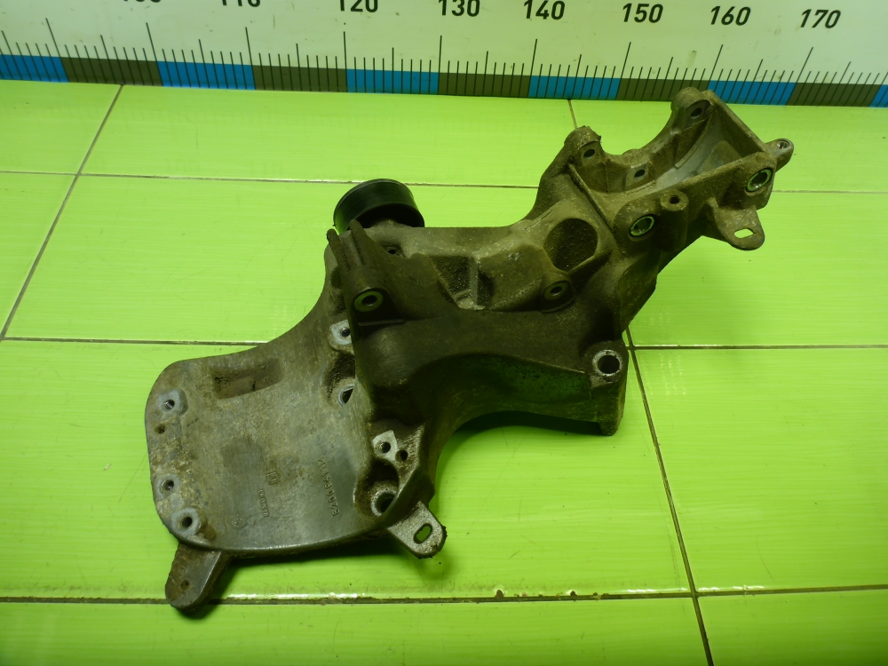 Кронштейн генератора