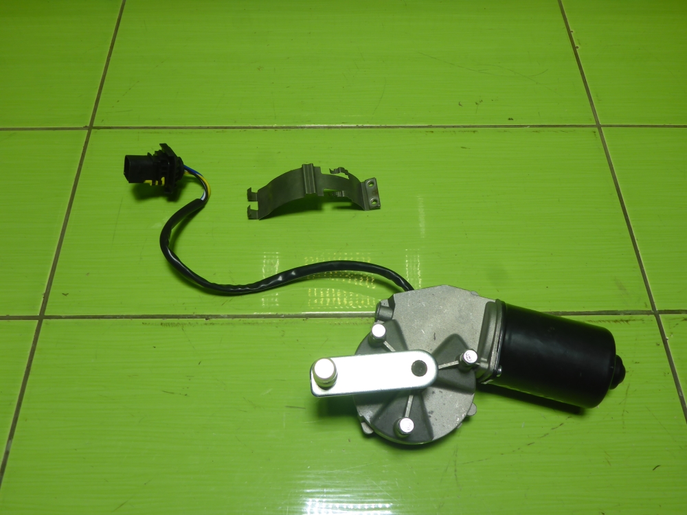 Моторчик стеклоочистителя передний