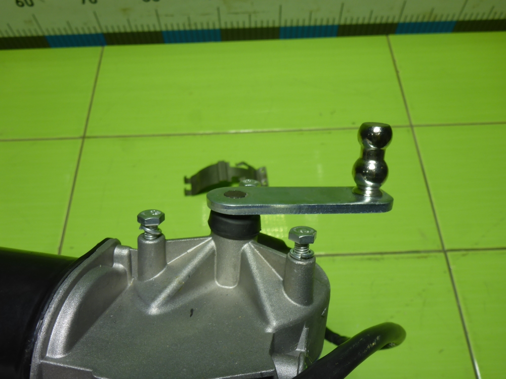 Моторчик стеклоочистителя передний