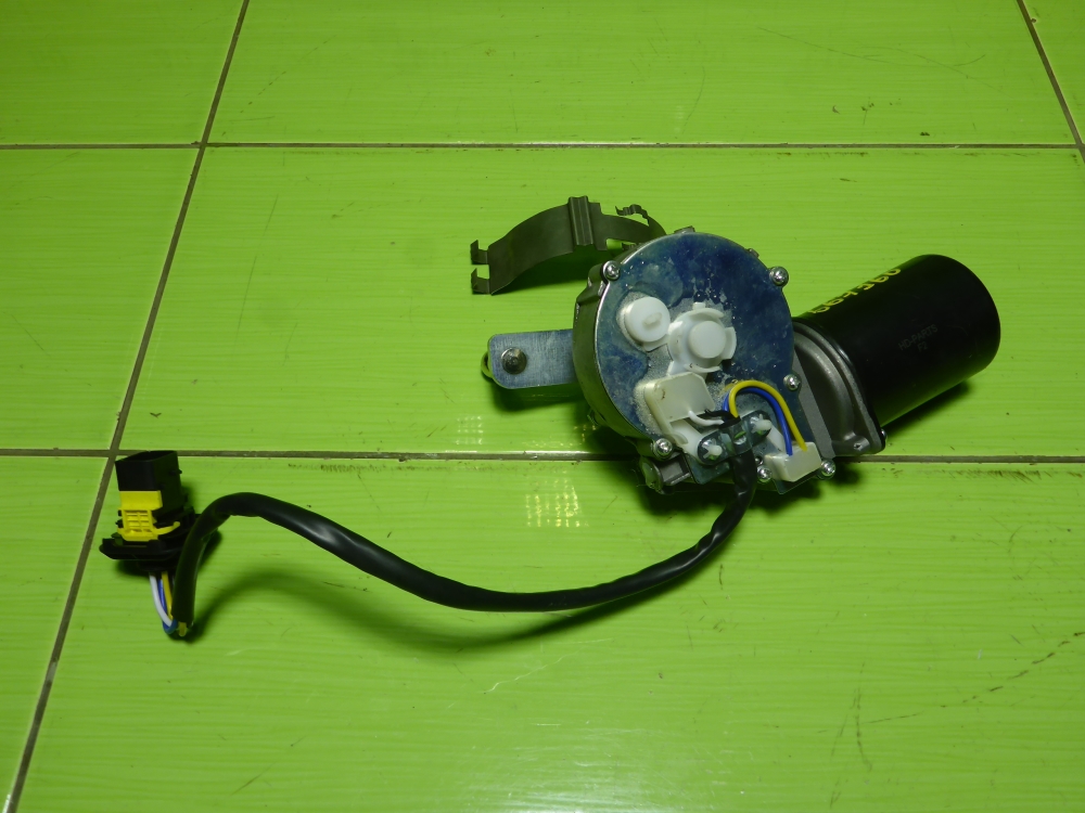 Моторчик стеклоочистителя передний