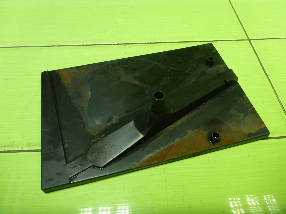 Площадка под аккумулятор (АКБ)