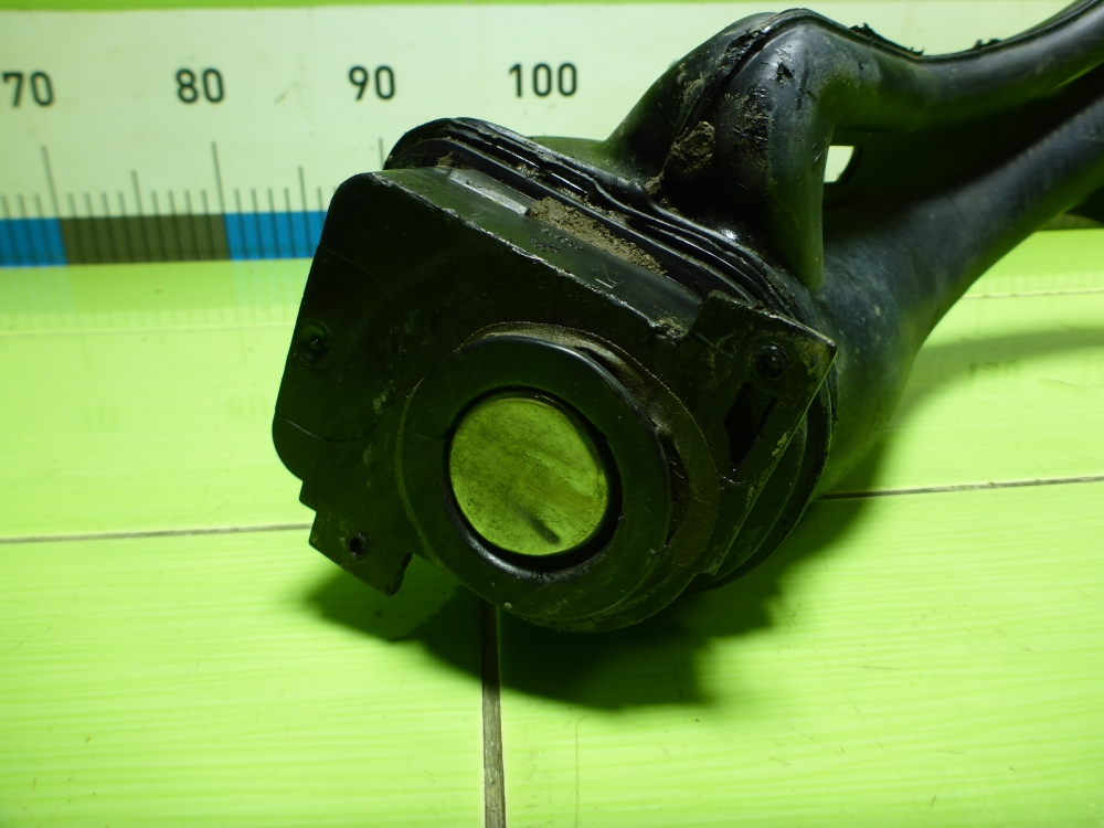 Горловина топливного бака