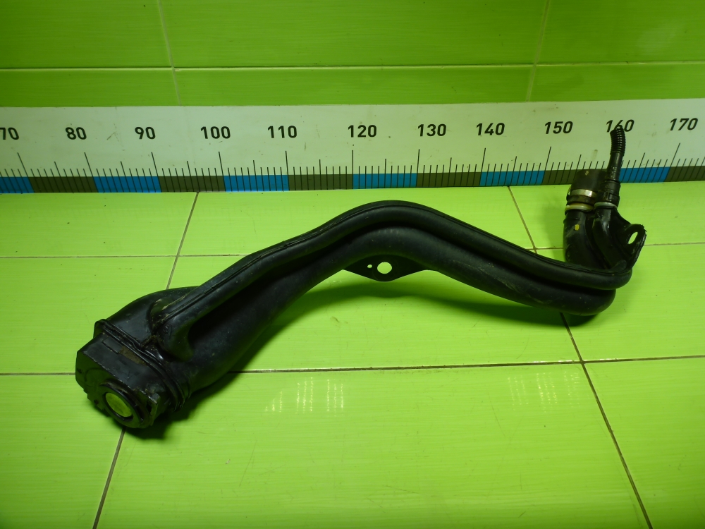 Горловина топливного бака