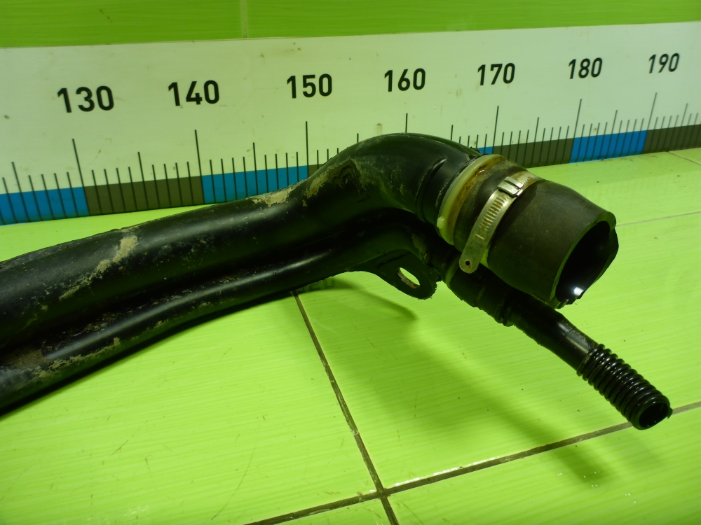 Горловина топливного бака