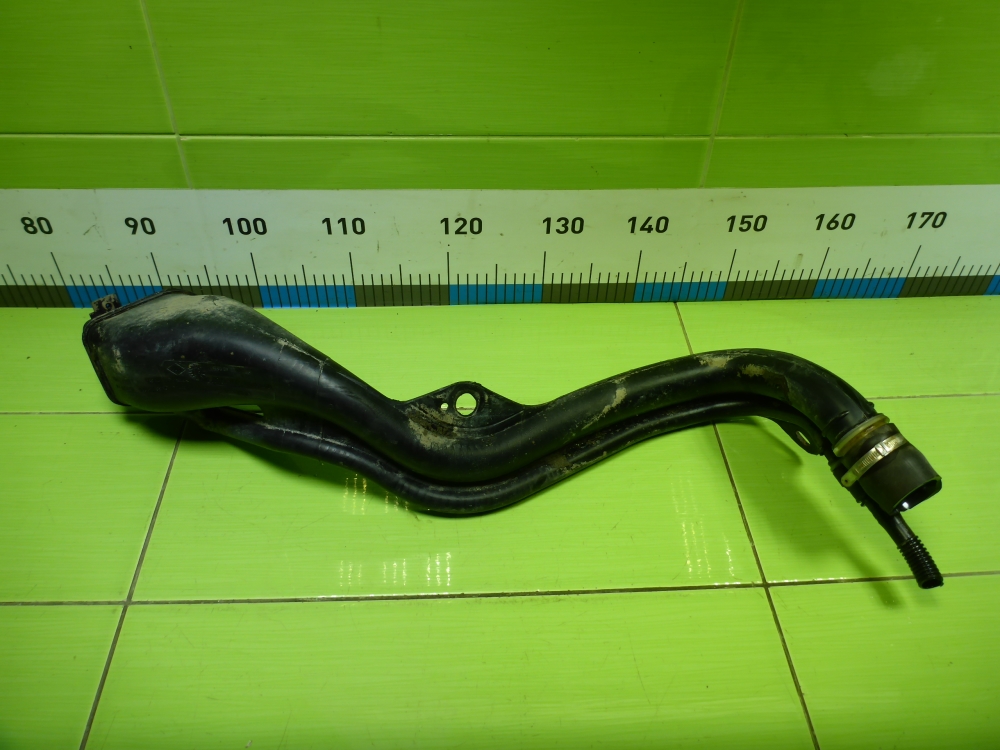 Горловина топливного бака