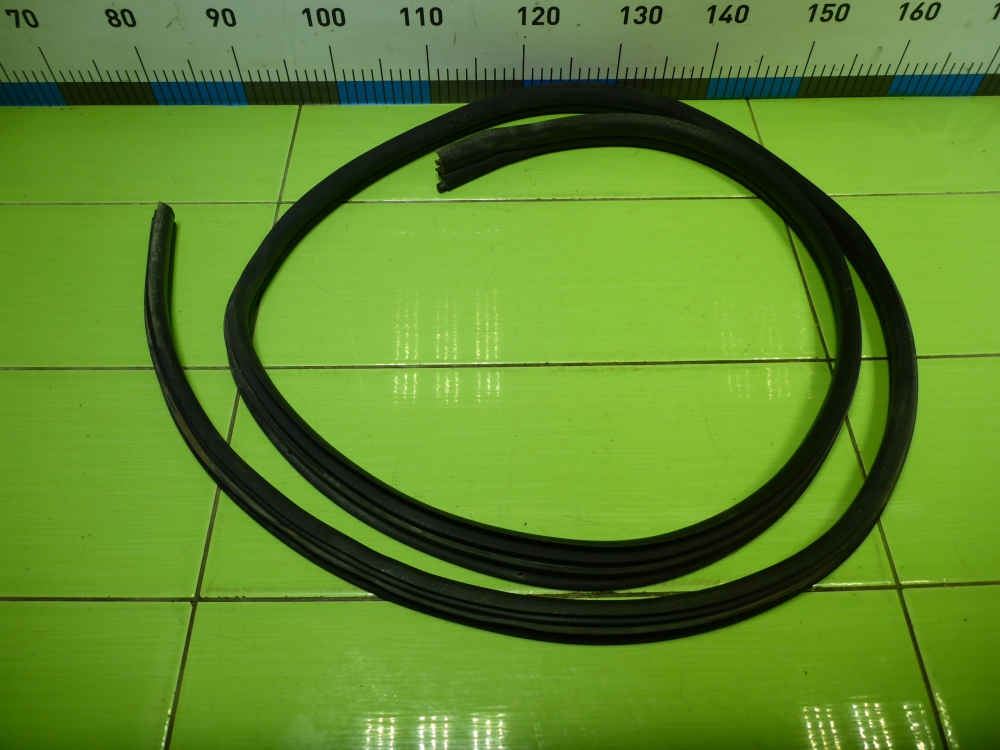 Уплотнитель двери