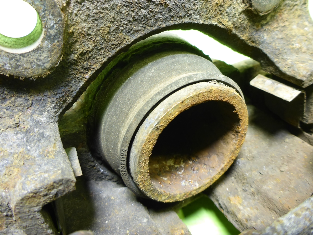 Суппорт передний левый