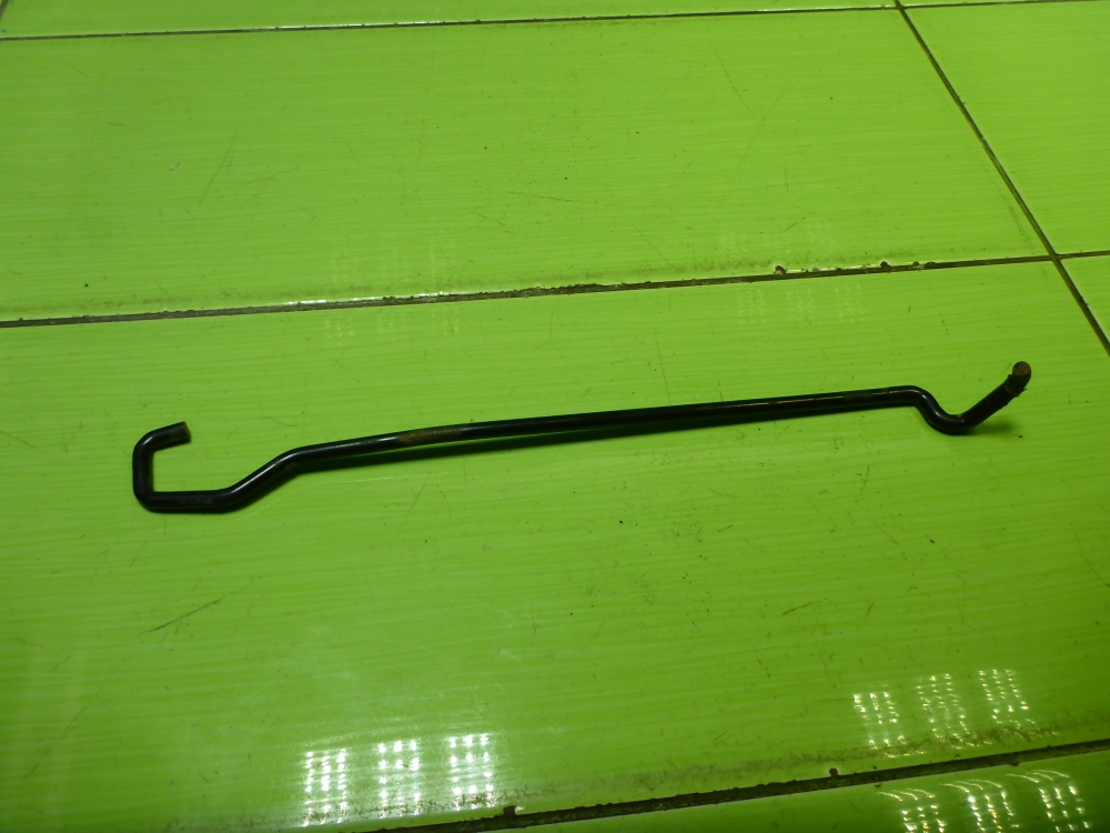 Держатель капота