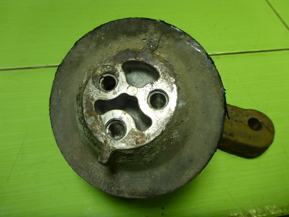 Опора двигателя левая