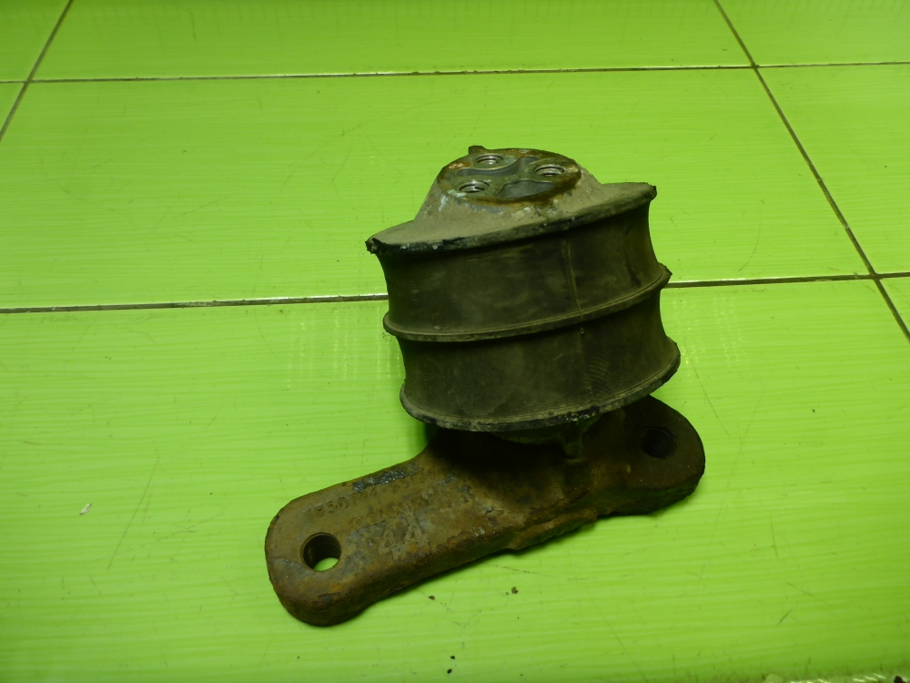 Опора двигателя левая