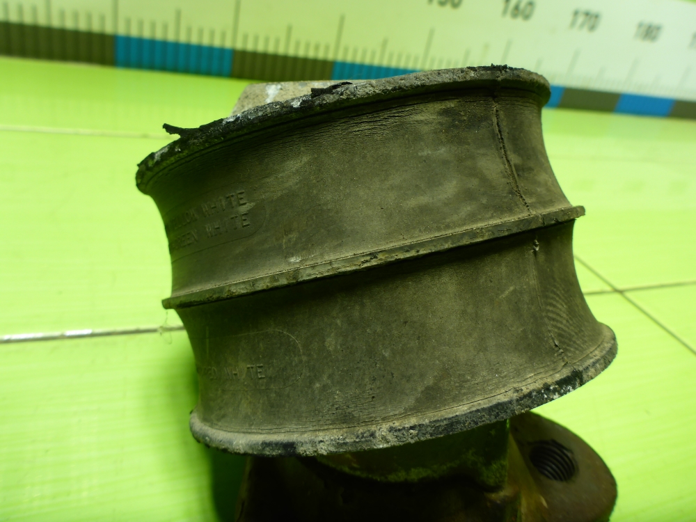 Опора двигателя левая