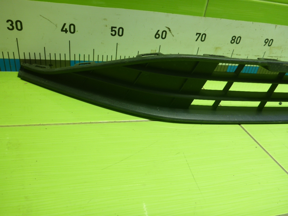 Решетка в бампер центральная