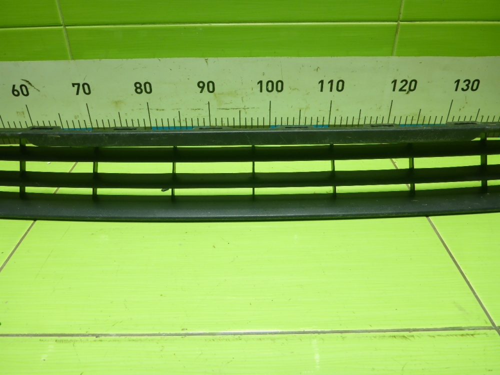 Решетка в бампер центральная