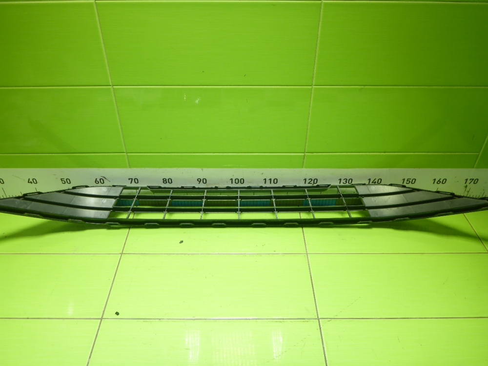 Решетка в бампер центральная