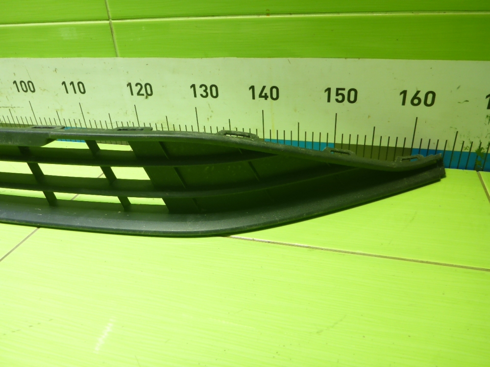 Решетка в бампер центральная