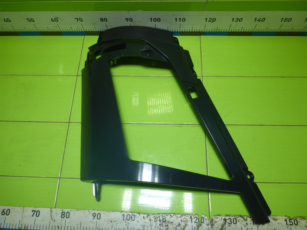 Рамка фары правой