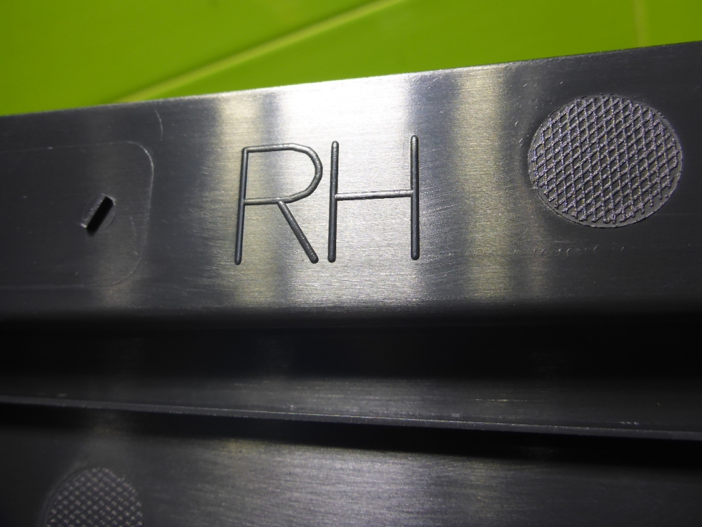 Рамка фары правой