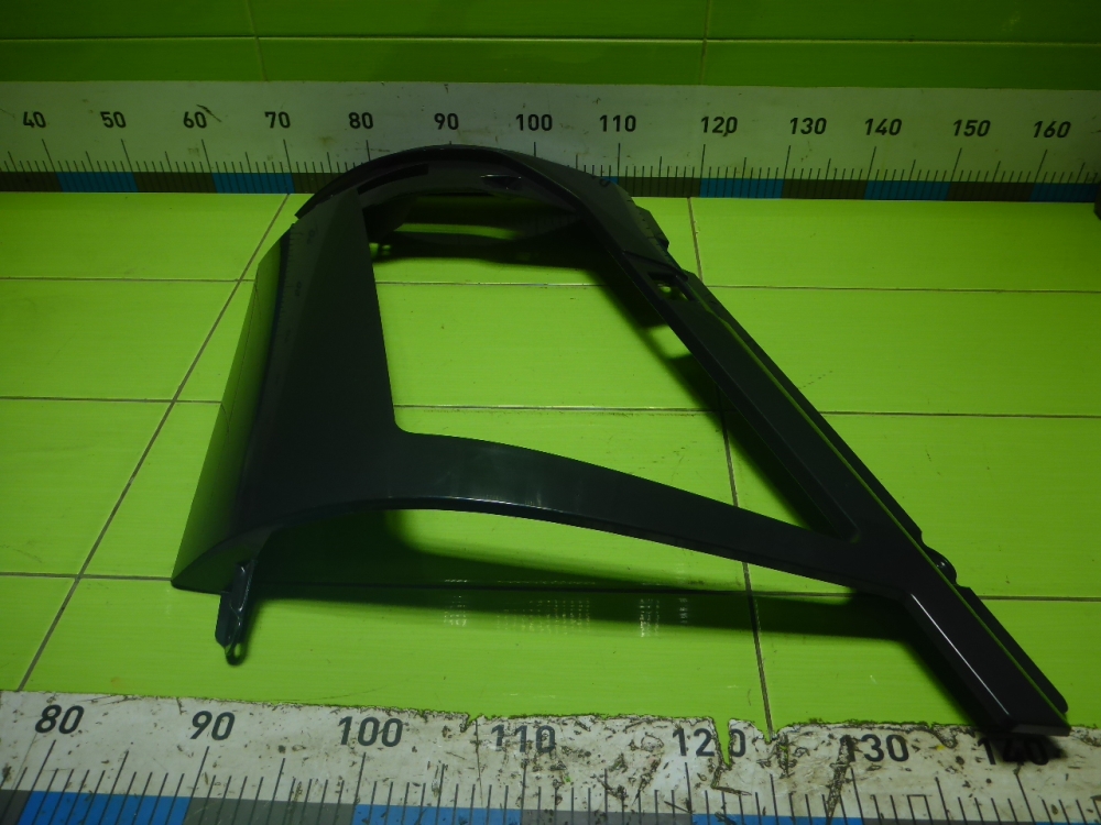 Рамка фары правой