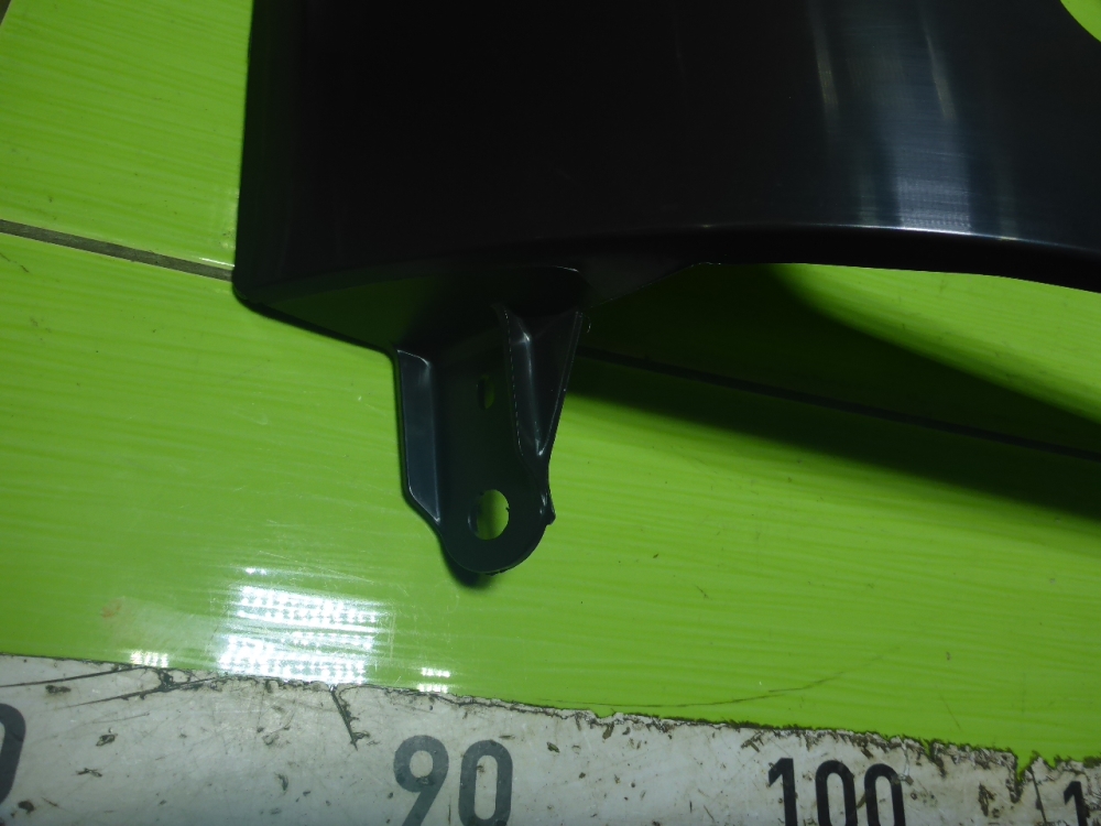 Рамка фары правой