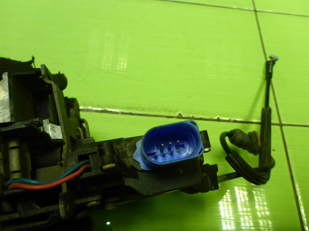 Замок двери задней правой