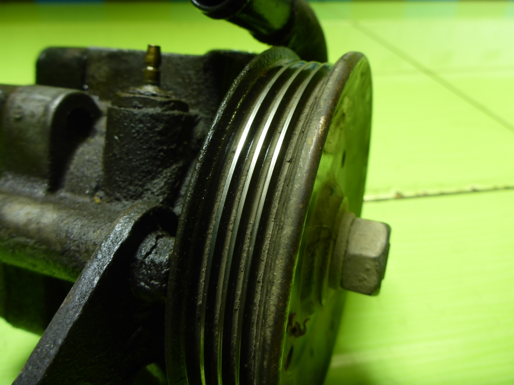 Насос ГУР (гидроусилитель руля)