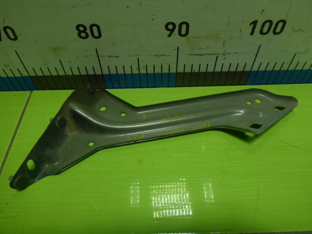 Кронштейн крепления крыла