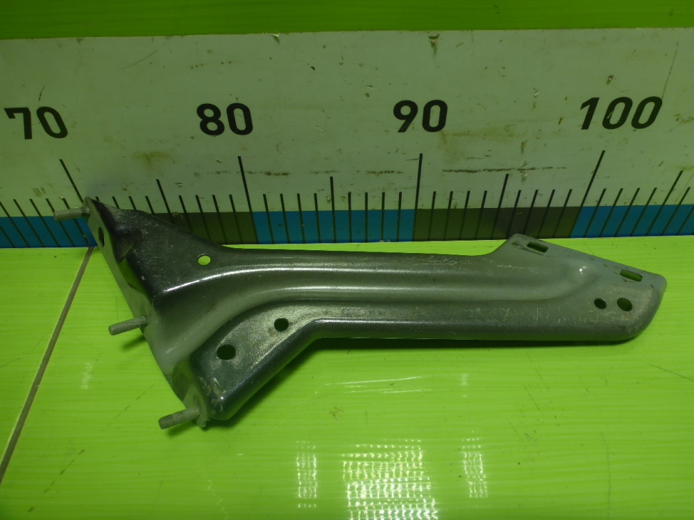 Кронштейн крепления крыла