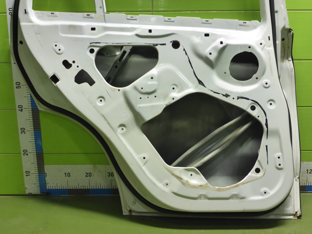 Дверь задняя левая