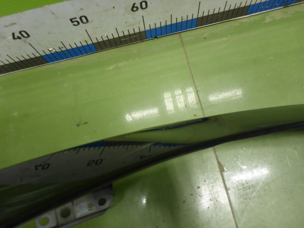 Крыло переднее правое