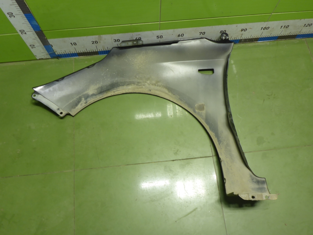 Крыло переднее правое