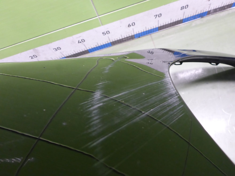 Крыло переднее правое