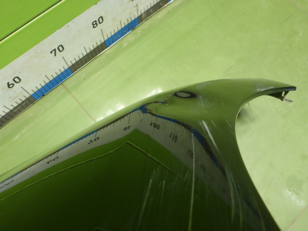 Крыло переднее правое