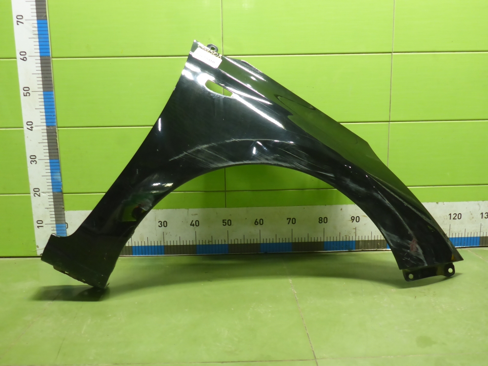 Крыло переднее правое