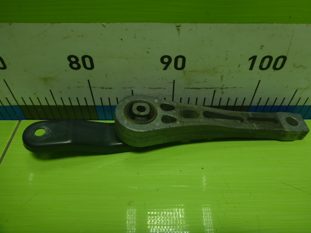 Опора двигателя задняя