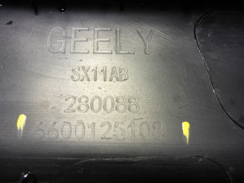 Накладка двери передней левой