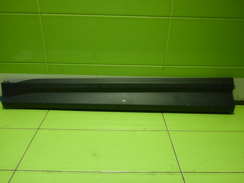 Накладка двери передней левой