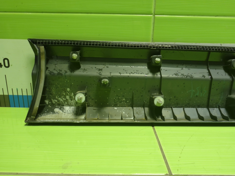 Накладка двери передней левой