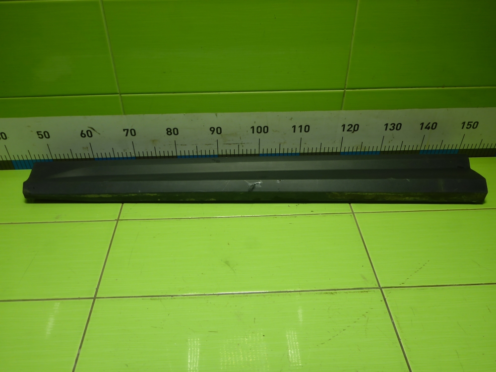 Накладка двери передней левой